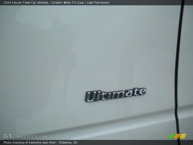 Ceramic White Tri-Coat / Light Parchment 2004 Lincoln Town Car Ultimate