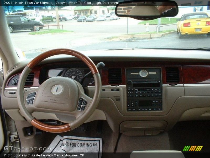 Ceramic White Tri-Coat / Light Parchment 2004 Lincoln Town Car Ultimate
