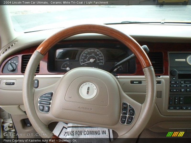 Ceramic White Tri-Coat / Light Parchment 2004 Lincoln Town Car Ultimate