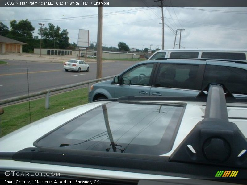 Glacier White Pearl / Charcoal 2003 Nissan Pathfinder LE