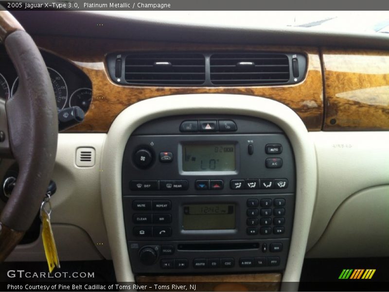 Platinum Metallic / Champagne 2005 Jaguar X-Type 3.0