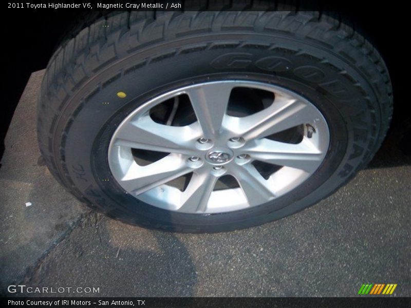 Magnetic Gray Metallic / Ash 2011 Toyota Highlander V6