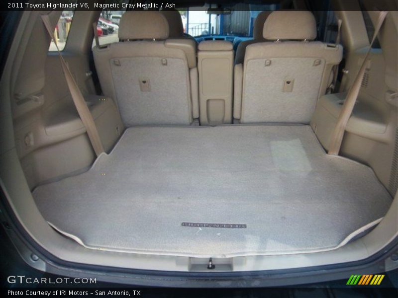 Magnetic Gray Metallic / Ash 2011 Toyota Highlander V6