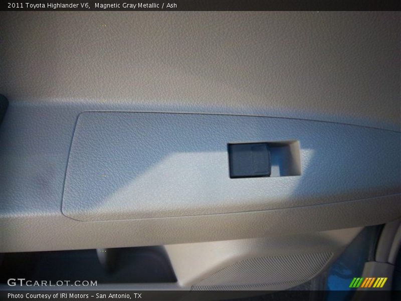 Magnetic Gray Metallic / Ash 2011 Toyota Highlander V6