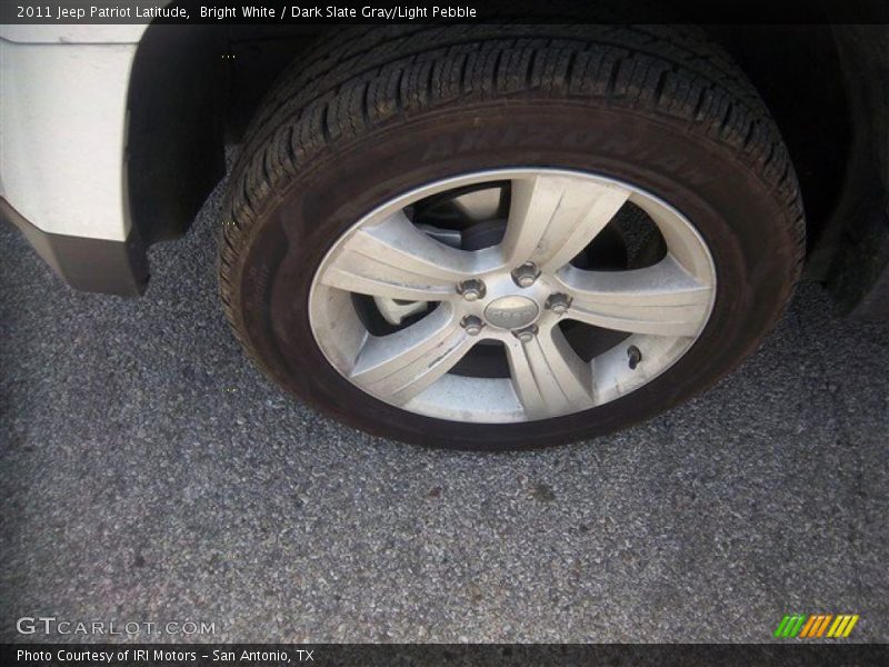 Bright White / Dark Slate Gray/Light Pebble 2011 Jeep Patriot Latitude