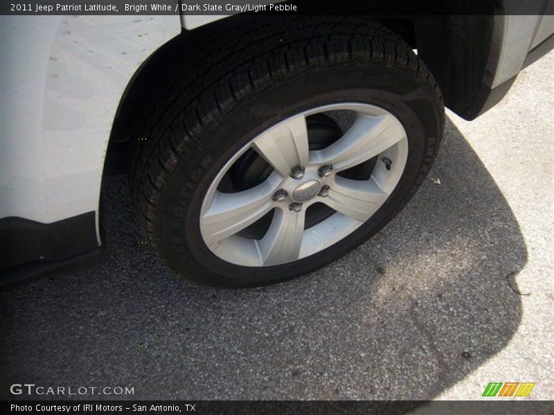 Bright White / Dark Slate Gray/Light Pebble 2011 Jeep Patriot Latitude