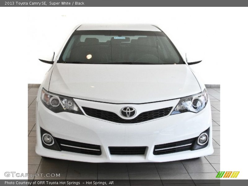 Super White / Black 2013 Toyota Camry SE
