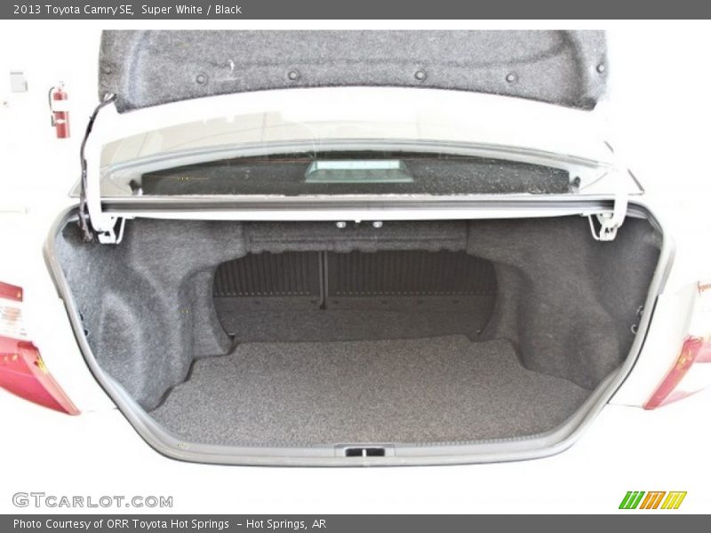 Super White / Black 2013 Toyota Camry SE
