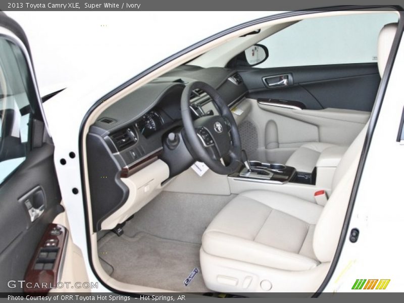 Super White / Ivory 2013 Toyota Camry XLE