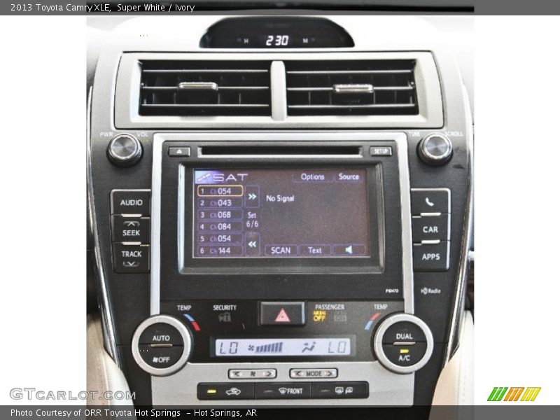 Super White / Ivory 2013 Toyota Camry XLE