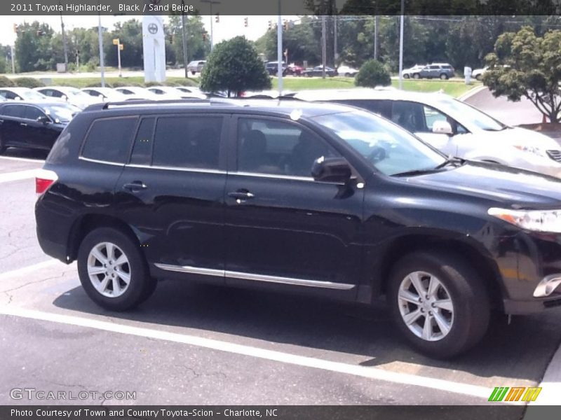 Black / Sand Beige 2011 Toyota Highlander