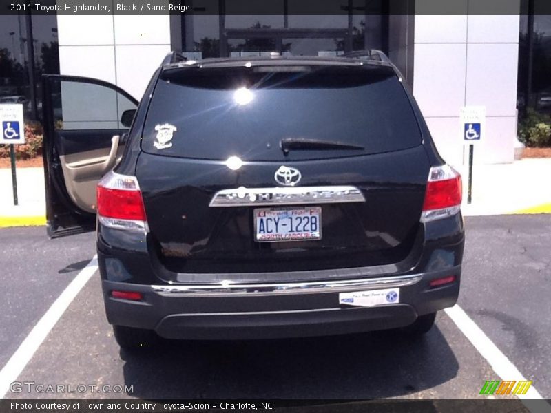 Black / Sand Beige 2011 Toyota Highlander
