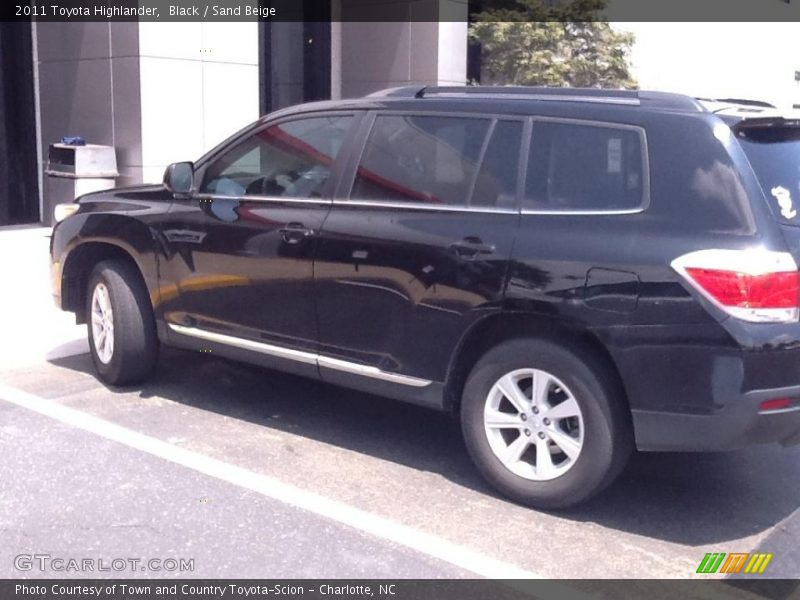 Black / Sand Beige 2011 Toyota Highlander