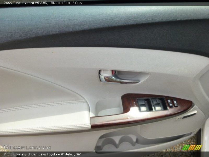 Blizzard Pearl / Gray 2009 Toyota Venza V6 AWD