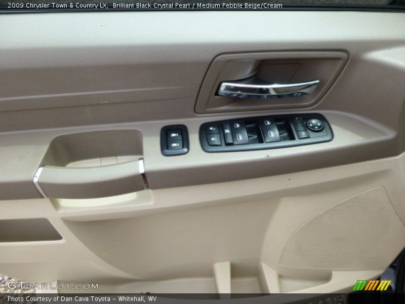 Brilliant Black Crystal Pearl / Medium Pebble Beige/Cream 2009 Chrysler Town & Country LX