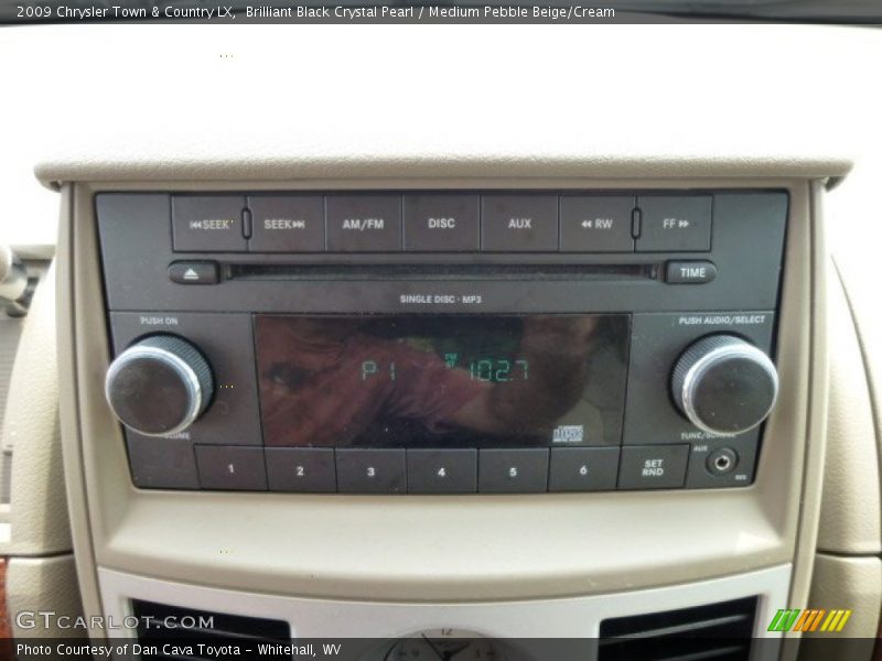 Brilliant Black Crystal Pearl / Medium Pebble Beige/Cream 2009 Chrysler Town & Country LX