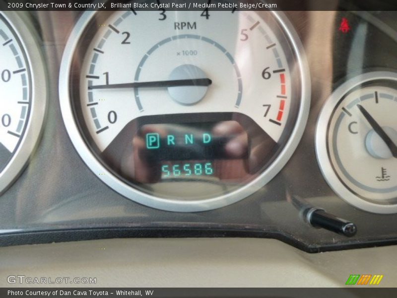 Brilliant Black Crystal Pearl / Medium Pebble Beige/Cream 2009 Chrysler Town & Country LX