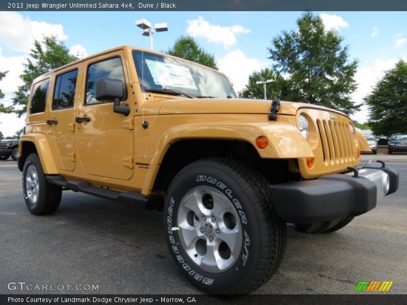 Front 3/4 View of 2013 Wrangler Unlimited Sahara 4x4