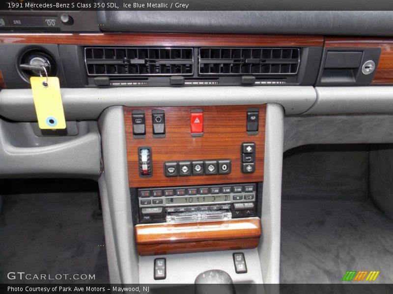 Controls of 1991 S Class 350 SDL