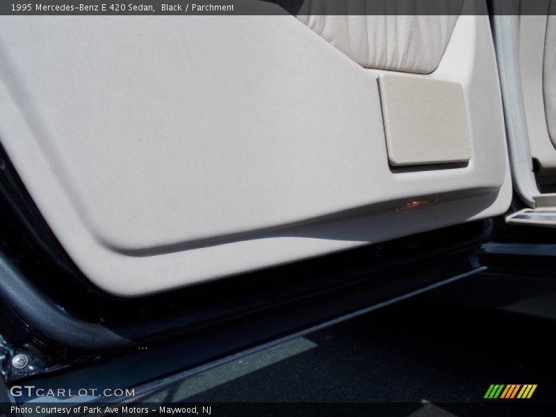 Black / Parchment 1995 Mercedes-Benz E 420 Sedan