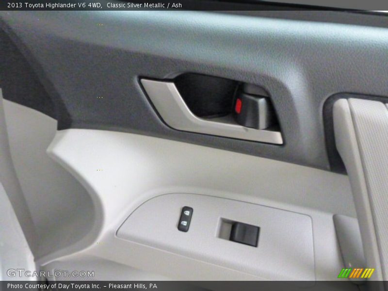 Classic Silver Metallic / Ash 2013 Toyota Highlander V6 4WD