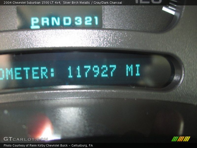 Silver Birch Metallic / Gray/Dark Charcoal 2004 Chevrolet Suburban 1500 LT 4x4