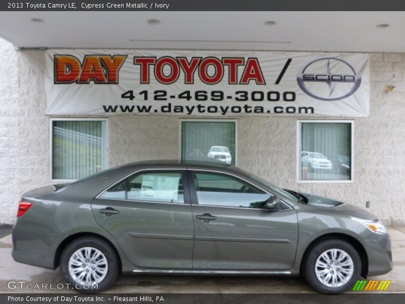 Cypress Green Metallic / Ivory 2013 Toyota Camry LE