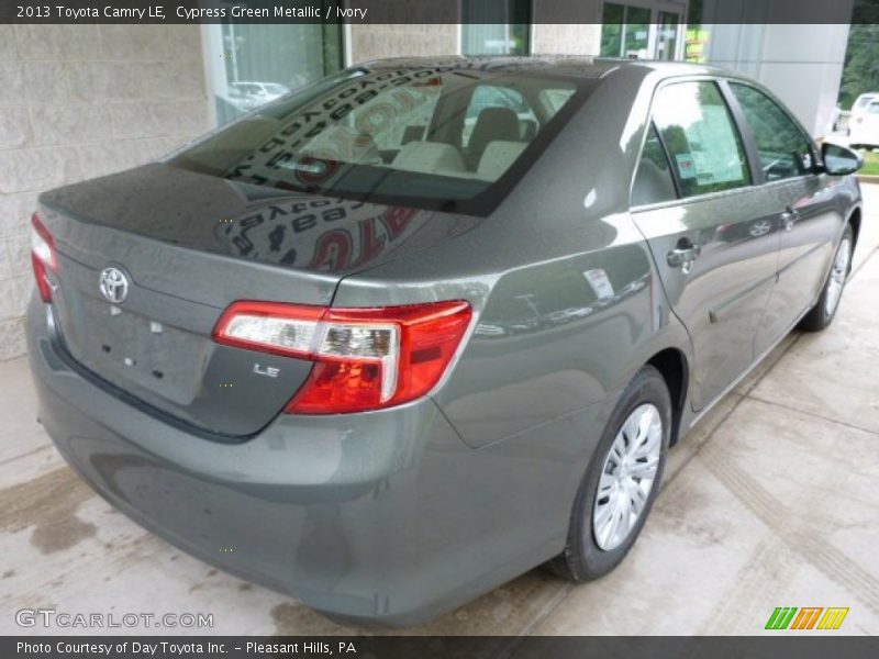 Cypress Green Metallic / Ivory 2013 Toyota Camry LE