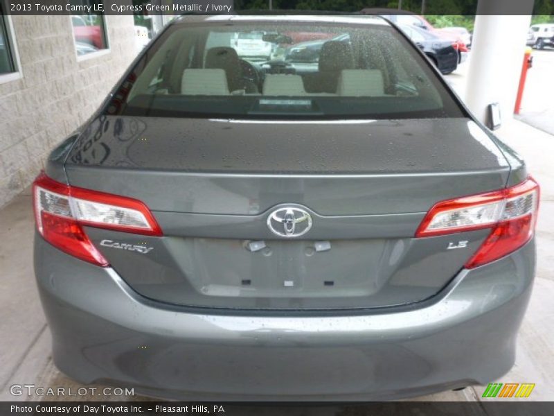 Cypress Green Metallic / Ivory 2013 Toyota Camry LE
