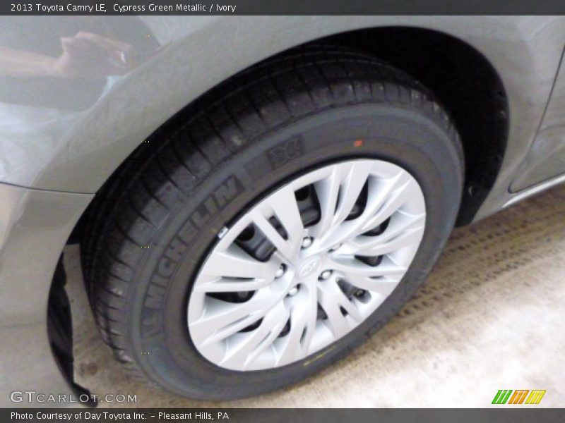Cypress Green Metallic / Ivory 2013 Toyota Camry LE