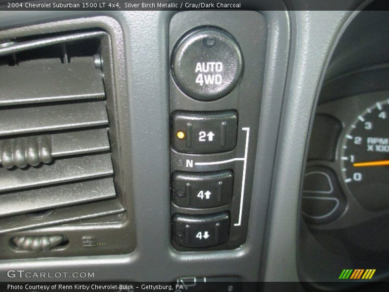Silver Birch Metallic / Gray/Dark Charcoal 2004 Chevrolet Suburban 1500 LT 4x4