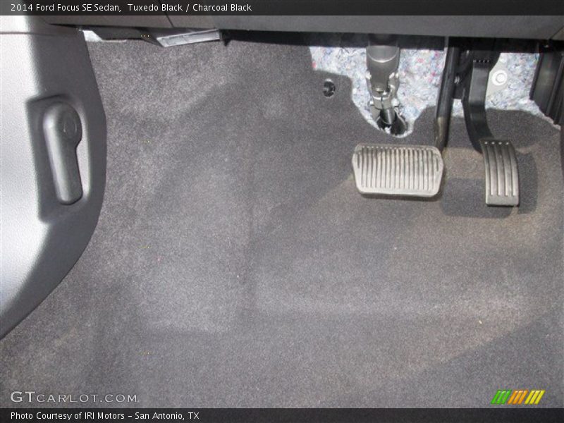 Tuxedo Black / Charcoal Black 2014 Ford Focus SE Sedan