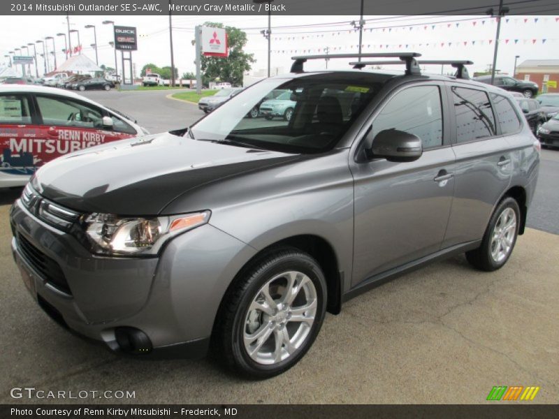 Front 3/4 View of 2014 Outlander SE S-AWC