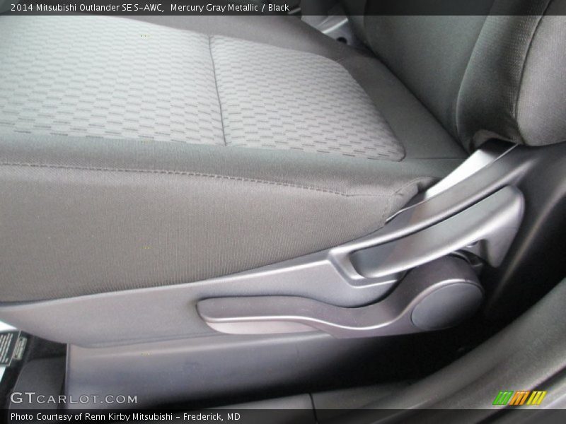 Mercury Gray Metallic / Black 2014 Mitsubishi Outlander SE S-AWC