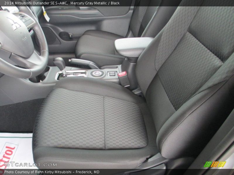 Mercury Gray Metallic / Black 2014 Mitsubishi Outlander SE S-AWC