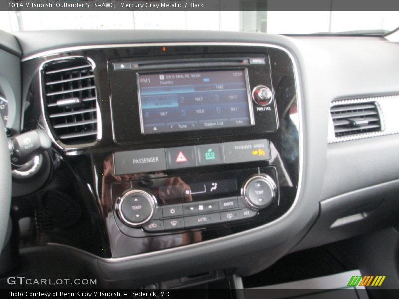 Mercury Gray Metallic / Black 2014 Mitsubishi Outlander SE S-AWC