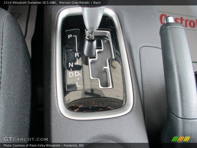 Mercury Gray Metallic / Black 2014 Mitsubishi Outlander SE S-AWC