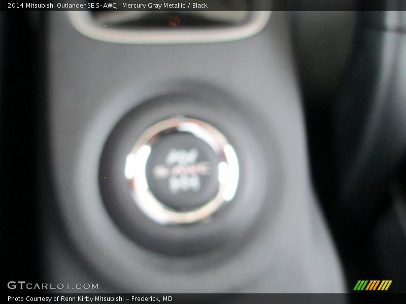 Mercury Gray Metallic / Black 2014 Mitsubishi Outlander SE S-AWC