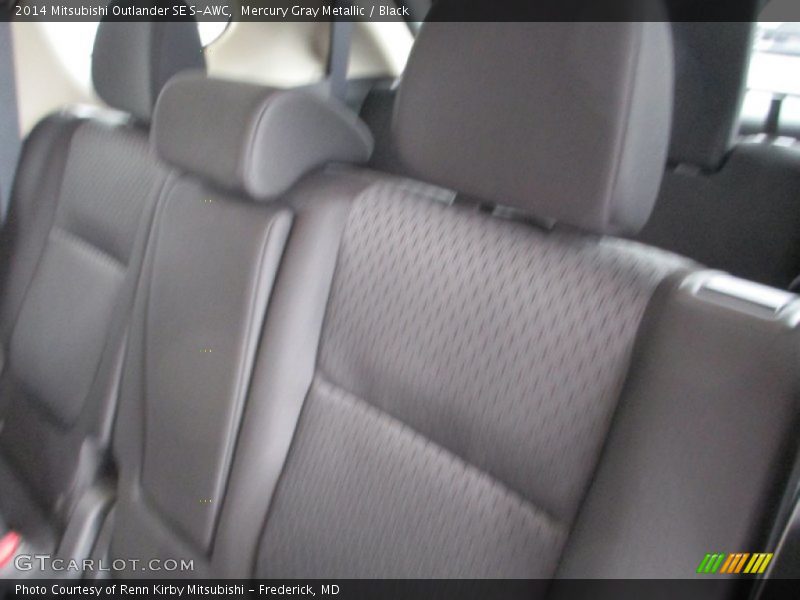 Mercury Gray Metallic / Black 2014 Mitsubishi Outlander SE S-AWC