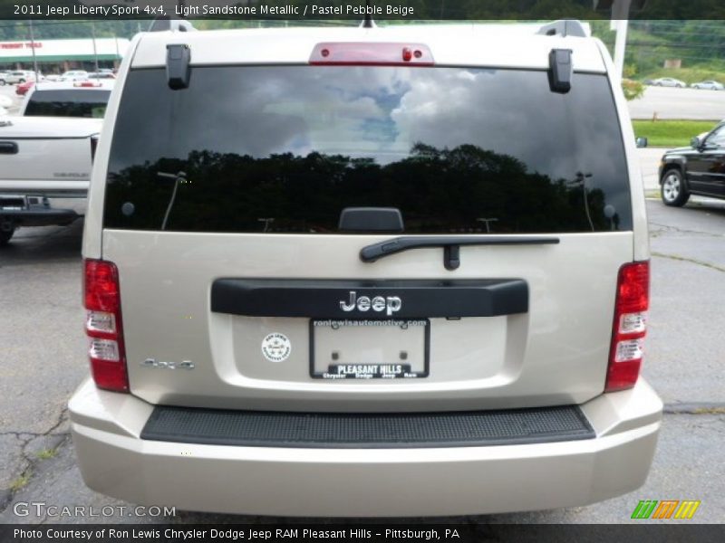 Light Sandstone Metallic / Pastel Pebble Beige 2011 Jeep Liberty Sport 4x4