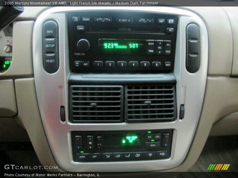 Light French Silk Metallic / Medium Dark Parchment 2005 Mercury Mountaineer V8 AWD