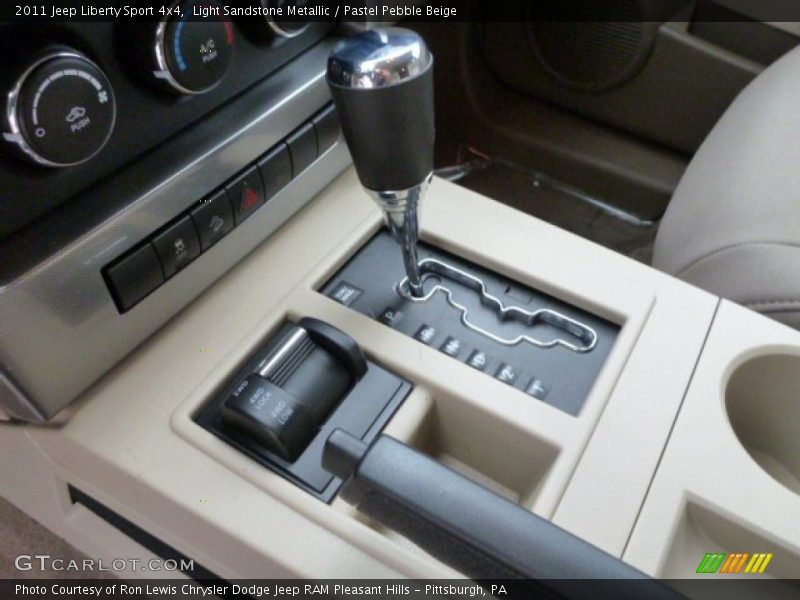 Light Sandstone Metallic / Pastel Pebble Beige 2011 Jeep Liberty Sport 4x4