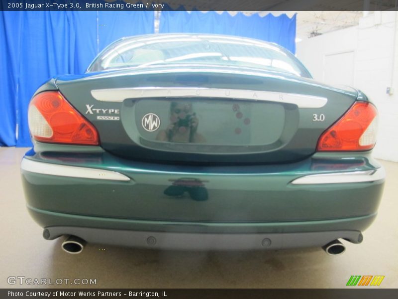 British Racing Green / Ivory 2005 Jaguar X-Type 3.0