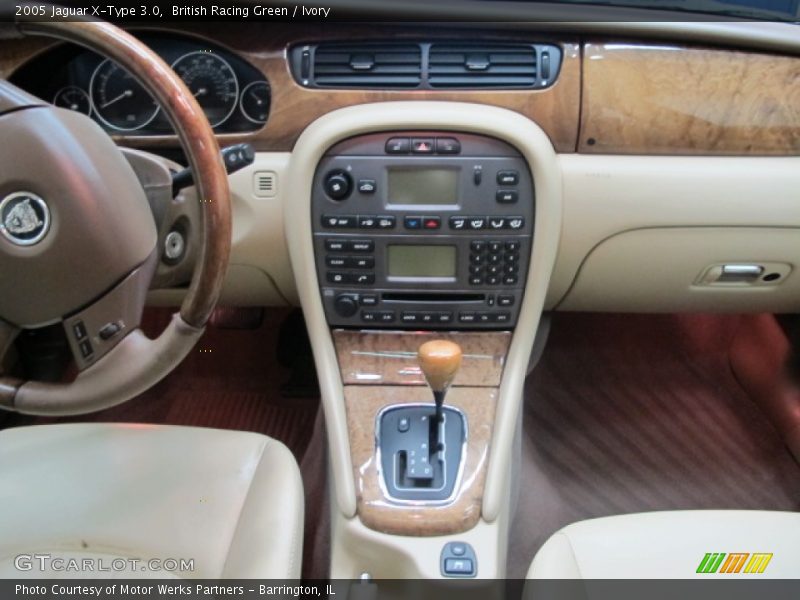 British Racing Green / Ivory 2005 Jaguar X-Type 3.0