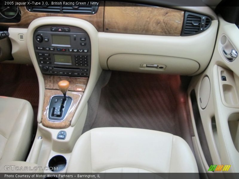 British Racing Green / Ivory 2005 Jaguar X-Type 3.0