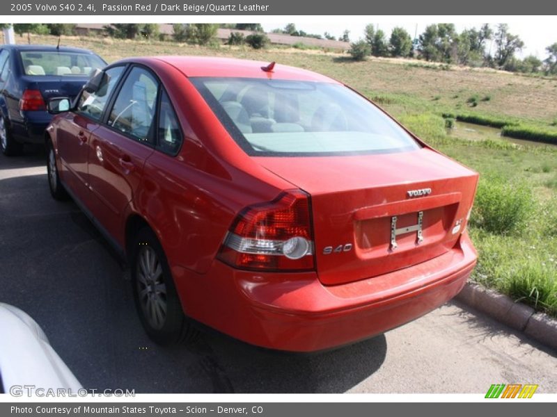 Passion Red / Dark Beige/Quartz Leather 2005 Volvo S40 2.4i