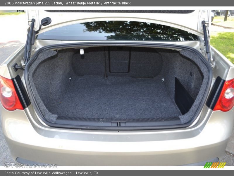 Wheat Beige Metallic / Anthracite Black 2006 Volkswagen Jetta 2.5 Sedan