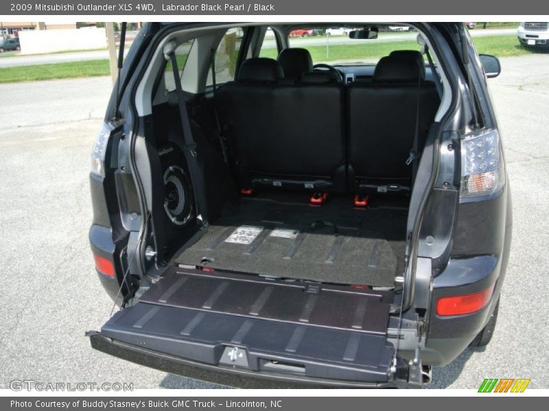  2009 Outlander XLS 4WD Trunk