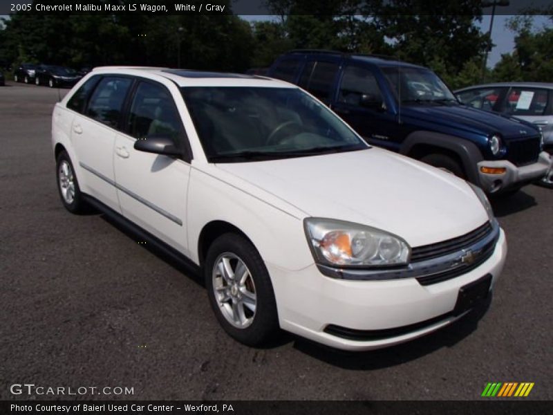 Front 3/4 View of 2005 Malibu Maxx LS Wagon