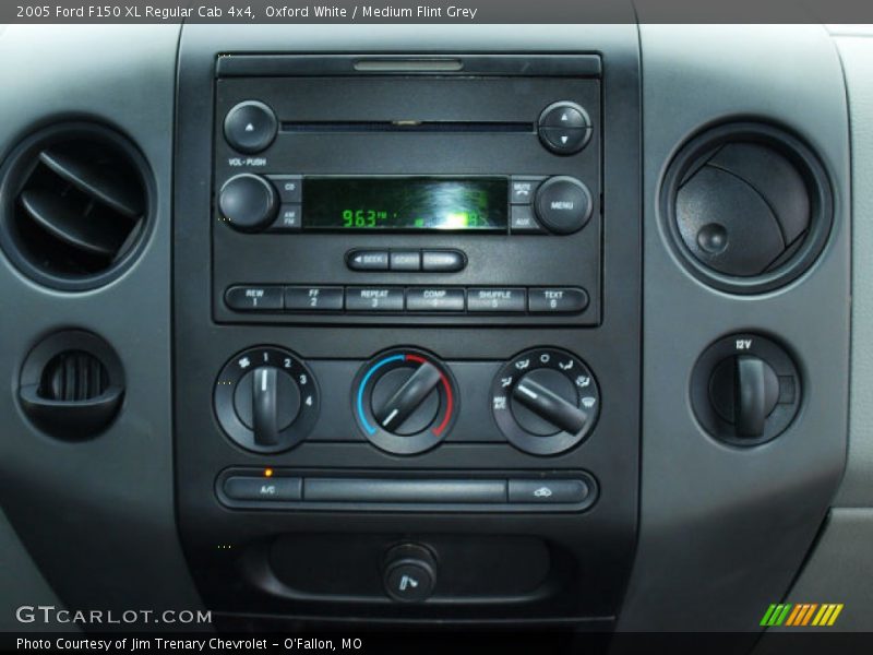 Oxford White / Medium Flint Grey 2005 Ford F150 XL Regular Cab 4x4